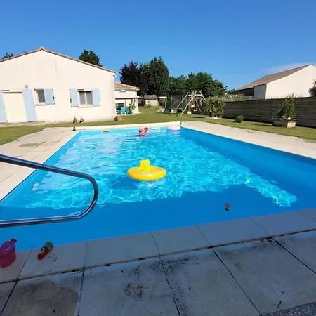 Le Cocon Taillonais Avec Piscine Casa de Férias