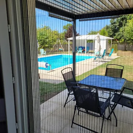 Le Cocon Taillonais Avec Piscine Holiday home *