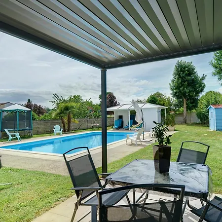 Le Cocon Taillonais Avec Piscine *