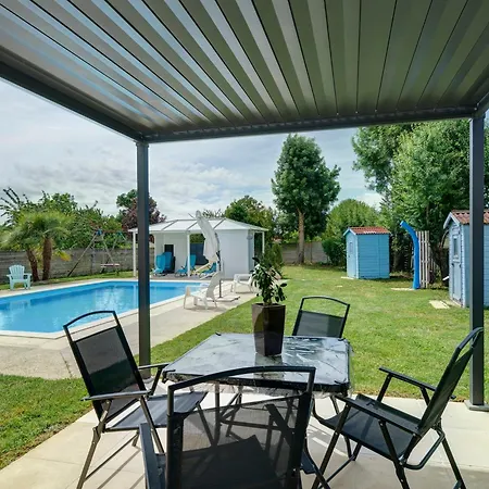 Tatil Evi Le Cocon Taillonais Avec Piscine