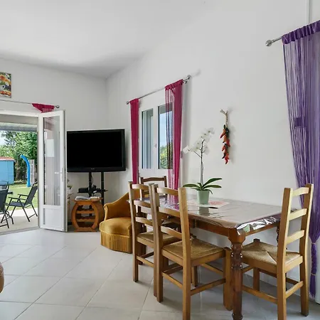 Le Cocon Taillonais Avec Piscine Casa de Férias